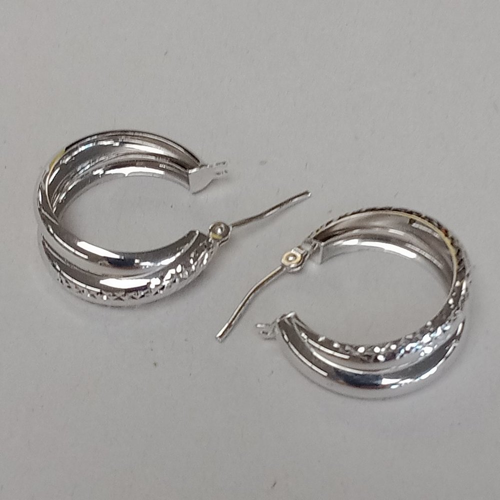 14k white gold ladies earrings.